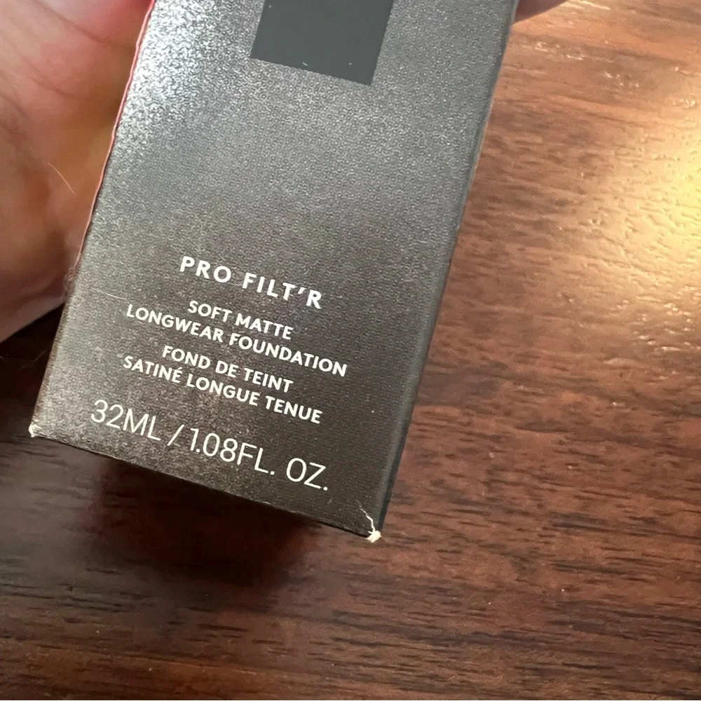 Fenty Beauty Pro Filt'r Soft Matte Longwear Foundation by Rihanna Color 485 New